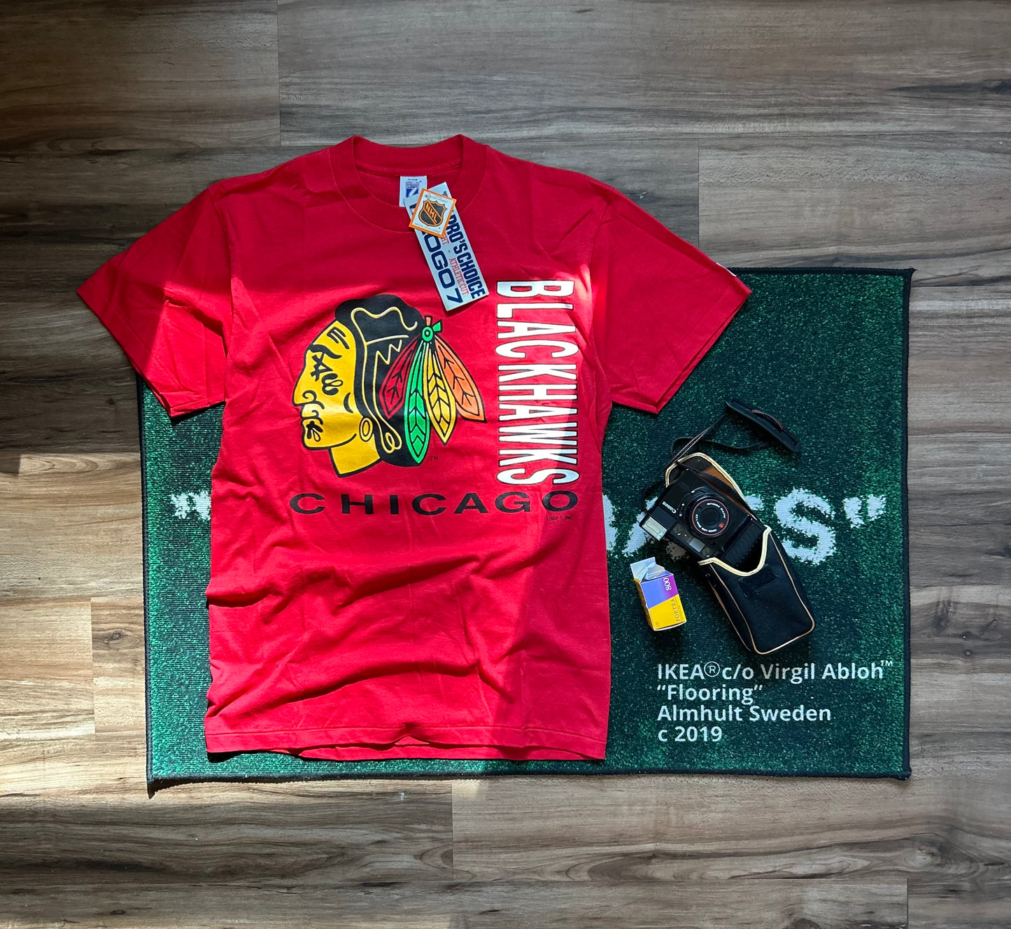 Made in USA Chicago Blackhawks Shirt - L