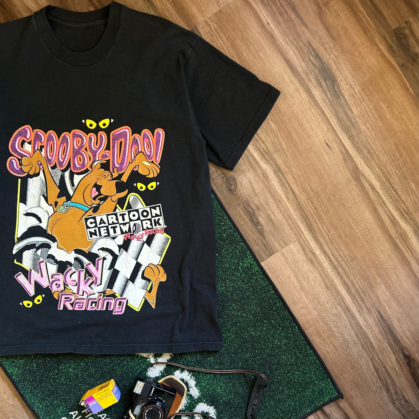 1999 Scooby-Doo Wacky Racing Shirt - Fits like a L