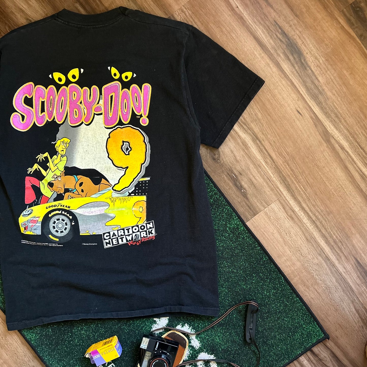 1999 Scooby-Doo Wacky Racing Shirt - Fits like a L