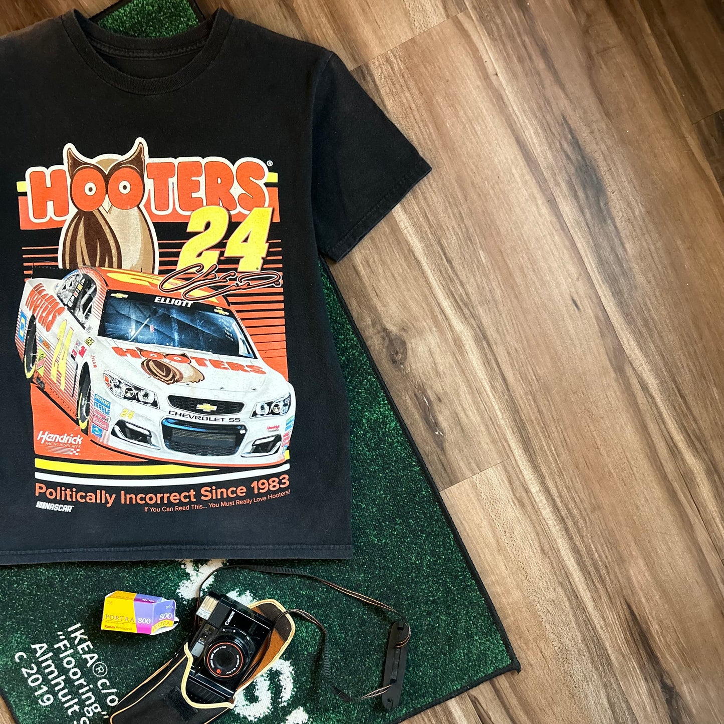 Hooters Chase Elliot Shirt - Kids L/Women's S